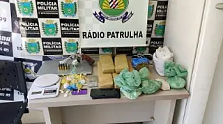 PM prende homem com arma, drogas e munições no Parque das Nações.