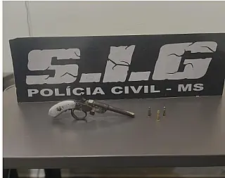 Jovem de 20 anos é preso com arma de fogo durante cumprimento de mandado em Aparecida do Taboado