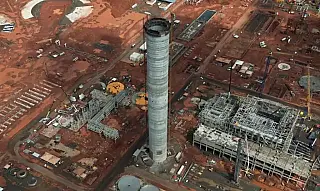 Chaminé de 160 metros se torna marco do megaprojeto de celulose em Inocência