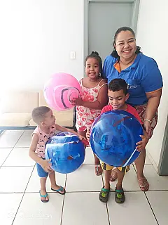 Dia das Crianças é marcado por distribuição de bolas na Jota FM com  parceiros