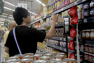 Preços dos alimentos voltam a cair e seguram inflação