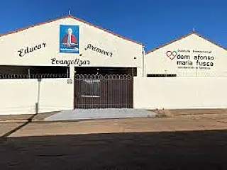 Instituto Dom Afonso Maria Fusco realiza brechó beneficente neste sábado