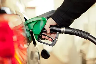 Petrobras reduz preço da gasolina pela 1ª vez no ano nas refinarias