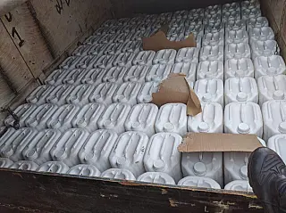 Caminhoneiro é multado em R$ 23 mil por transportar 4,5 toneladas de agrotóxicos sem autorização