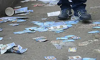 Homem é levado à delegacia com santinhos em Inocência