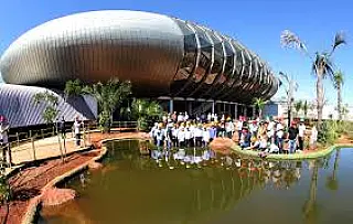 Concluir obras inacabadas melhora fôlego eleitoral de Azambuja