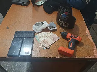 Polícia Militar prende casal por tráfico de drogas