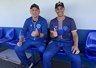 Sem garantia de apoio da prefeitura para 2027, técnico Douglas Ricardo e auxiliar Alex Cruz