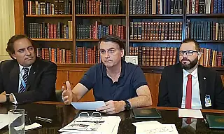 Bolsonaro analisa três nomes e prevê evangélico para STF