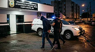 Homem é preso após agredir companheira com martelada na cabeça