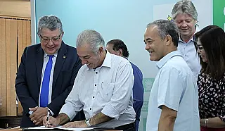 Reinaldo Azambuja assina convênios de R$ 22,9 milhões para obras em seis municípios