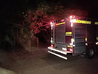 Corpo de Bombeiros em Sidrolândia combateu incêndio em Residência