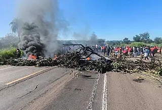 Protesto de trabalhadores rurais bloqueia trecho da BR-163 em Campo Grande