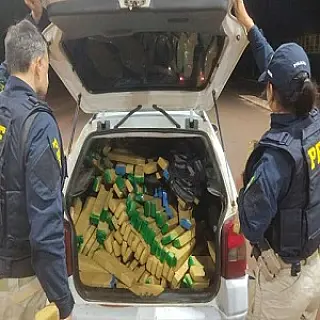 Motorista abandona veículo carregado com 530 quilos de maconha