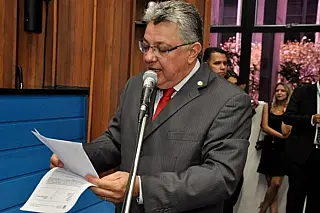 Evander sugere construção de banheiros ecológicos para ribeirinhos no Pantanal.