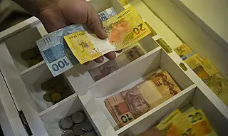 Salário mínimo de R$ 1.412 entrou em vigor na segunda-feira, dia 01