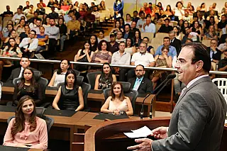 Semana de sessões e debates tem comemoração de datas festivas