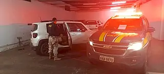 PRF apreende 305 quilos de maconha em veículo na região