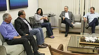 Délia Razuk garante parceria institucional no primeiro encontro com Reinaldo Azambuja