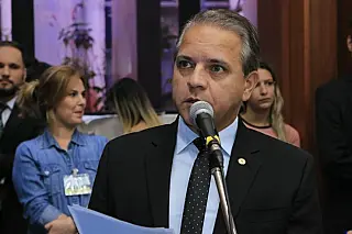 Sofrendo há anos, moradores de Paranhos e Sete Quedas recorrem a Cel David por asfalto