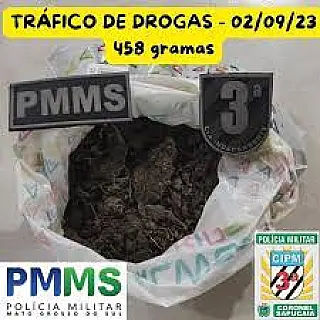 Policiais apreendem 458 gramas de maconha durante operação.