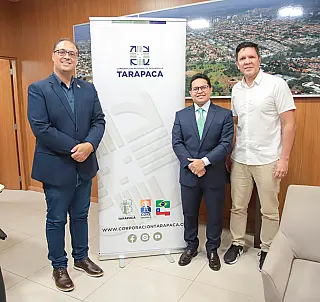 Vereador Papy e representante do escritório chileno conversam sobre parcerias na Capital