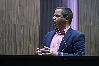Presidente da Câmara Carlos Henrique comenta sobre as lombadas desativadas na av. Dorvalino dos Sant