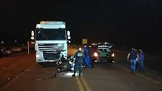 Motociclista morre ao colidir de frente com carreta em Itaporã
