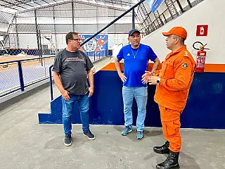 Quadra "Floriscena Laurinda de Castro" passa por vistoria antes de entrega oficial à população