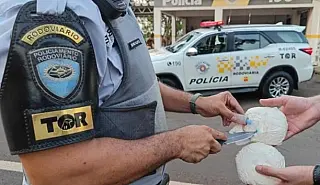 Jovem é presa em flagrante por tráfico de drogas em operação policial em Araçatuba