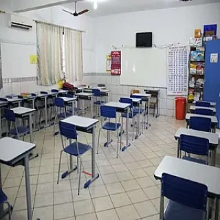 Aulas presenciais voltam dia 16 e Semed convoca pais para assinar termo de compromisso
