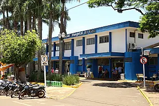 Homem vai parar no hospital após capotar carro com quase uma tonelada de maconha