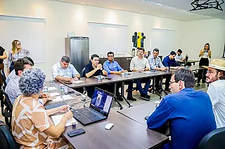 Prefeito de Selvíria participa de reunião preparatória para o 3º Congresso dos Municípios