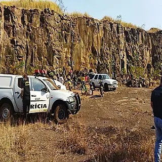 Criança foi jogada de altura de 20 metros em pedreira desativada