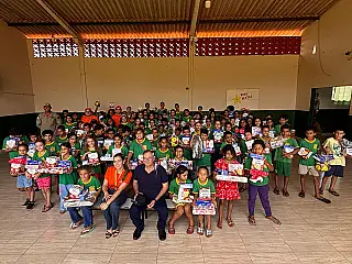 Corpo de Bombeiros de Ivinhema conclui entrega de brinquedos da campanha Caixa Encantada 2025