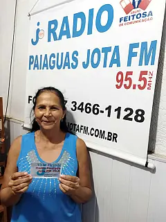 Programa Brasil Sertanejo presenteia ouvintes com brindes na Jota FM de Glória de Dourados