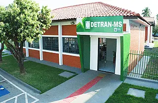 Com recurso de leilão, Detran devolve saldo a ex-proprietários, reforma agências e sinaliza cidad