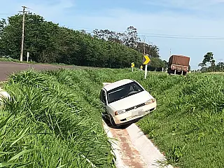 Nova Andradina - Gol cai em valeta pouco antes da base da PMR