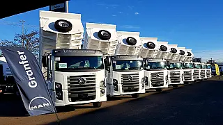 8 caminhões novos chegam para renovar frota da Infraestrutura