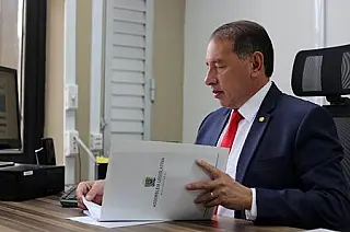 Gerson Claro solicita arena poliesportiva para o bairro Dom Antônio Barbosa