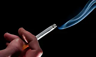 Entenda os efeitos prejudiciais do tabaco no esqueleto humano