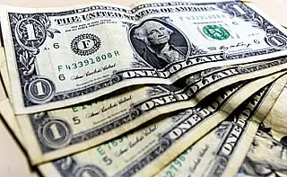 Dólar cai 3,7% na semana e recua a R$ 5,22
