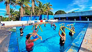 Hidroginástica reúne 50 alunos da Melhor Idade