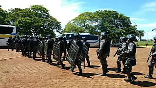 Pente-fino em área ocupada por facção na PED encontra bomba caseira e drogas