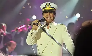 Roberto Carlos sofre acidente após falha nos freios durante gravação de especial fim de Ano