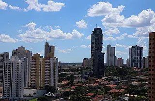 Previsão de sol e variação de nebulosidade encerram semana no Estado