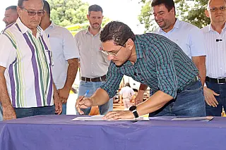 Edinho Cassuci lança o maior pacote de pavimentação da história de Angélica e Ipezal.