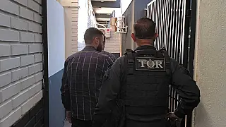 Polícia prende suspeito de tráfico após apreensão de 104 kg de maconha em caminhão de mudança