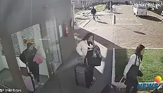 Irmãs Criminosas Aterrorizam Shoppings de Luxo com Furtos Planejados.