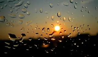 Sol e chuva: típicos da estação, calor e nebulosidade marcam início da estação nesta sexta-fei